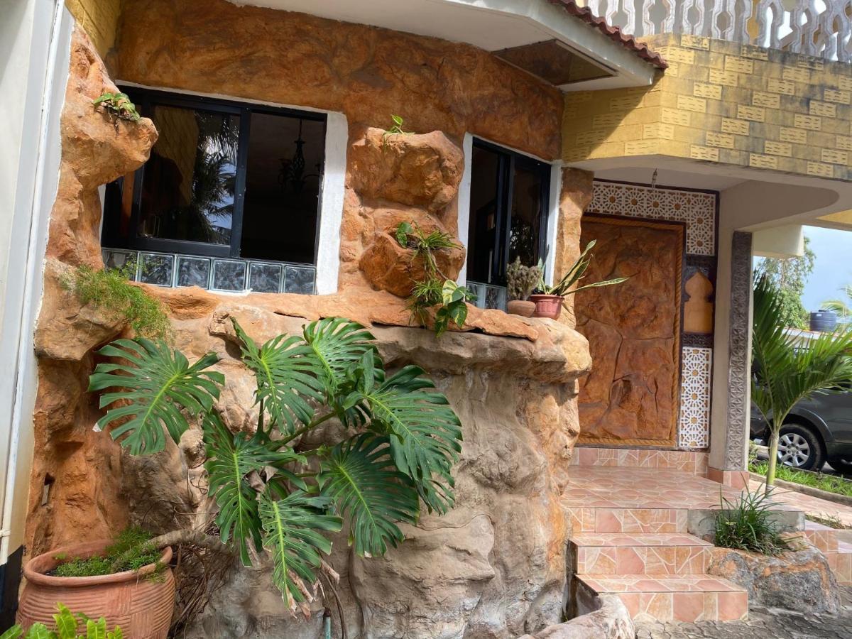 מומבסה Mei Place Apartments מראה חיצוני תמונה