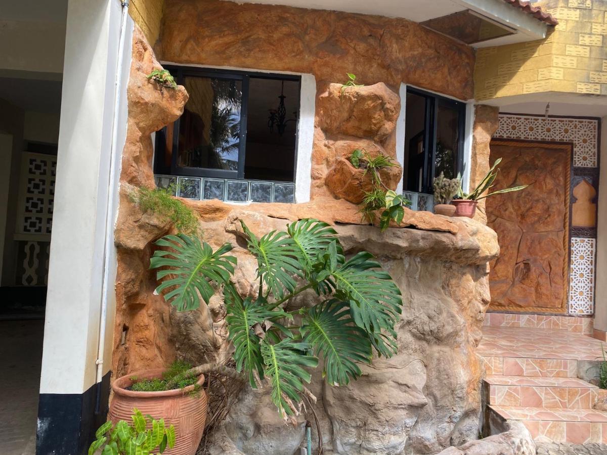 מומבסה Mei Place Apartments מראה חיצוני תמונה